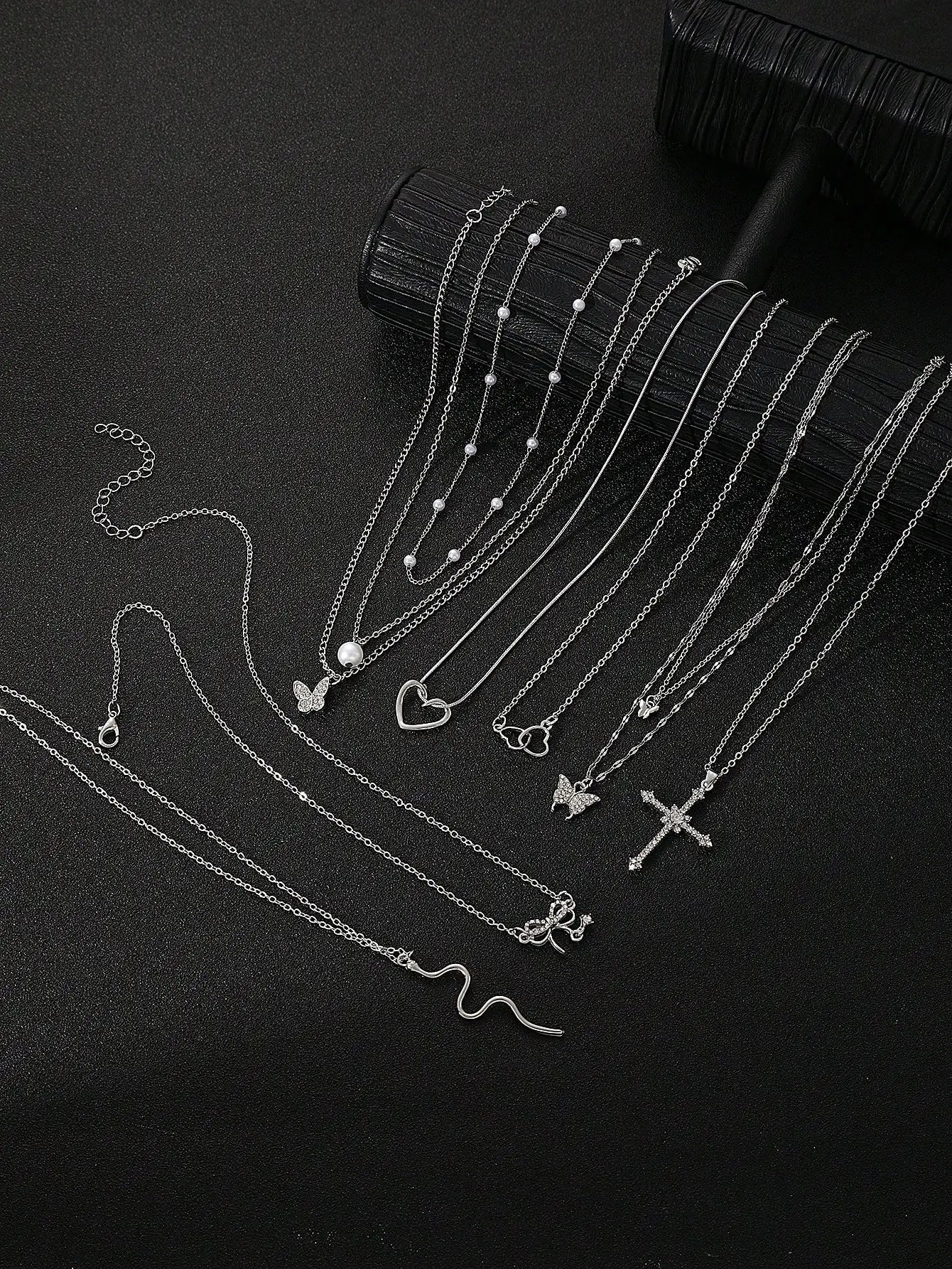 9 Fashionable, Simple, Exquisite, Elegant and Cute Necklaces, Including Butterfly, Heart-Shaped, Cross, Bow, Snake, Rhinestones, Shiny Artificial Pearls, Perfect for Holiday, Holiday, Party, Date and Daily Wear, Gift or Acces