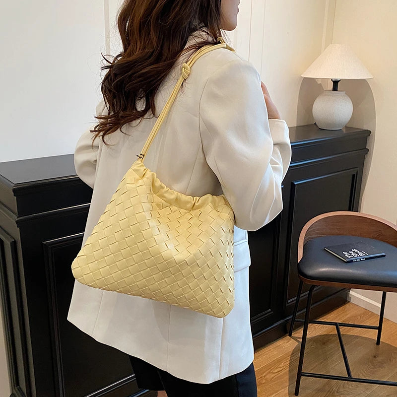 Luxury Designer Paris Fashion Elegant Handbag In Solid Color With Trendy Design For Business Commuter Women