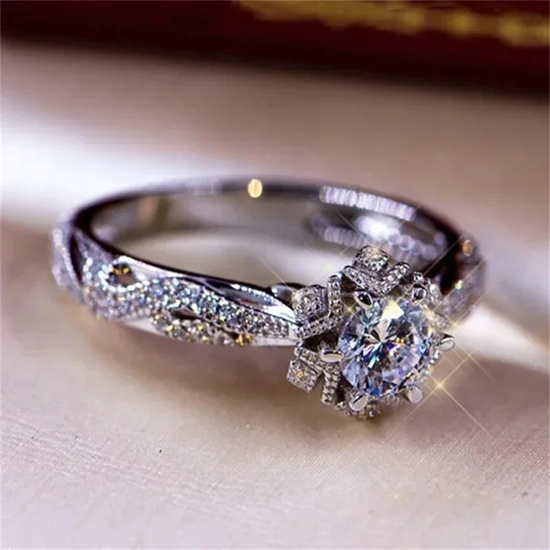 Fashion Ring Exquisite Inlaid Round Flower Stones Wedding Rings For Women Engagement Jewelry HipHop Party Gift Creative