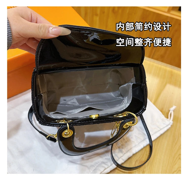 Fashionable Shopper Bag With Unique Trendy Style And Large Capacity For Business Women Commuter Essentials