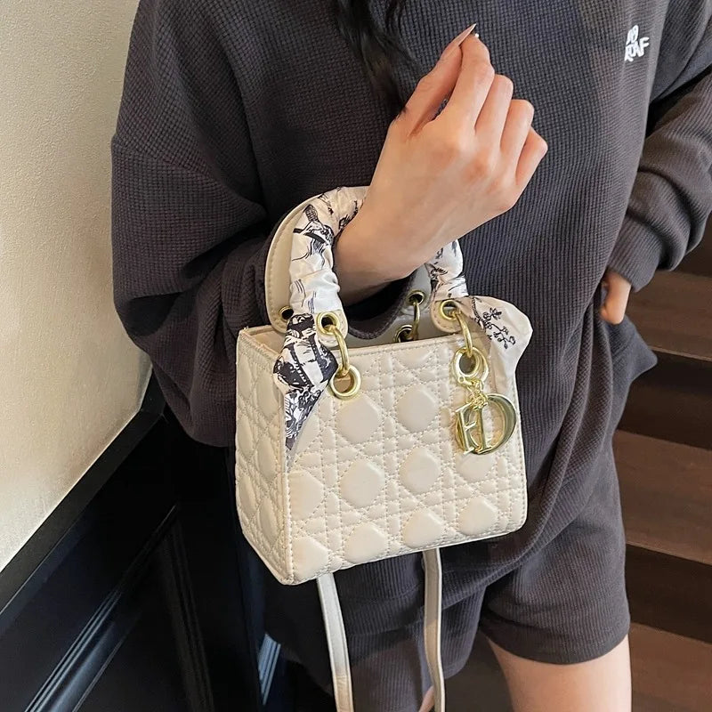 Women's Fashion Bag, Light Luxury Brand with Versatile Portable Shoulder Bag and Elegant Niche Design