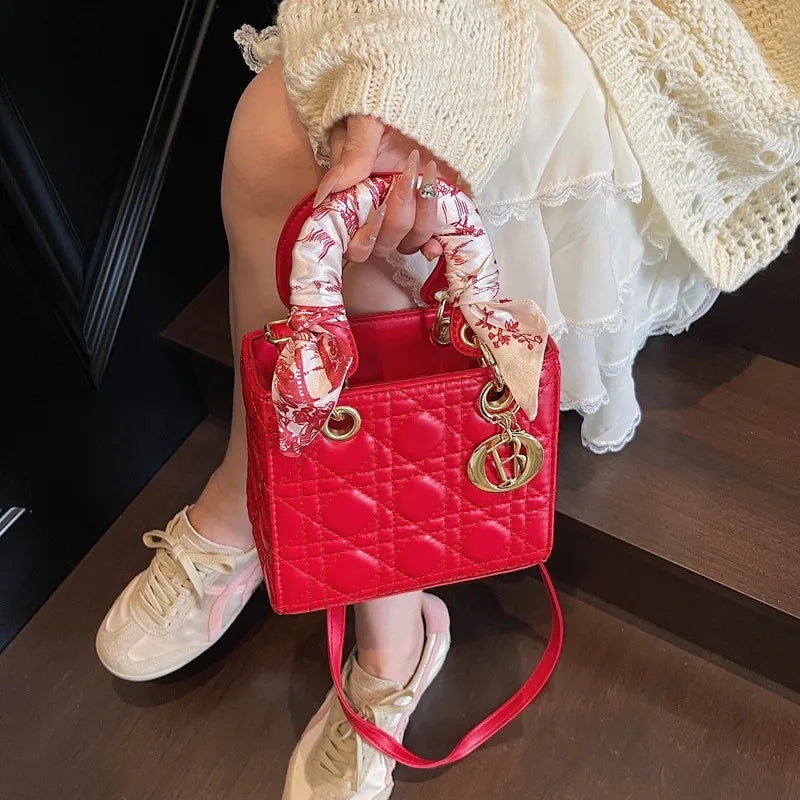 Women's Fashion Bag, Light Luxury Brand with Versatile Portable Shoulder Bag and Elegant Niche Design