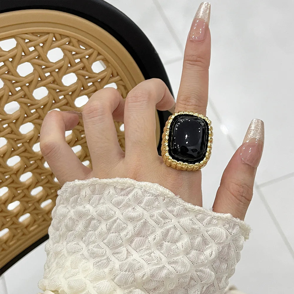 French fashion temperament elegant classic light luxury wide face ring, suitable for women