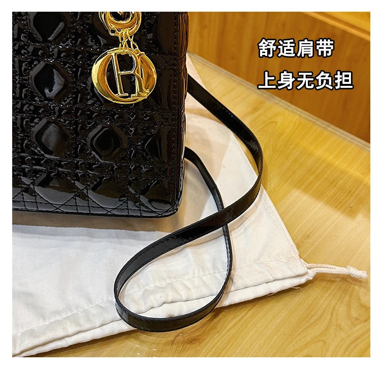 Fashionable Shopper Bag With Unique Trendy Style And Large Capacity For Business Women Commuter Essentials