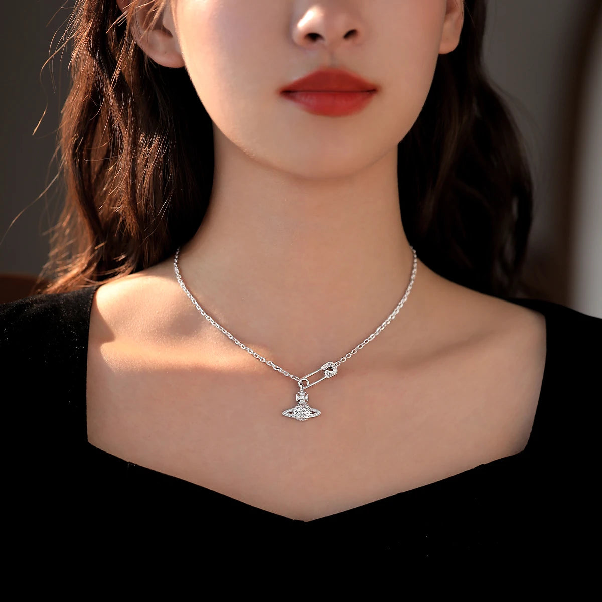Ele Queen Elizabeth II Nelace Women's Unique Design High-End Clavicle Chain 2025 New ular Trendy Ne Chain Accory
