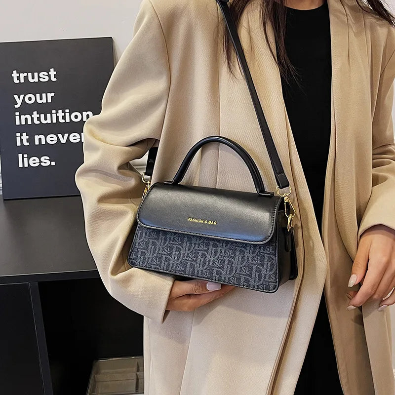 2025 fashionable new women's bag with stylish letter print design, versatile shoulder bag, casual and simple crossbody bag