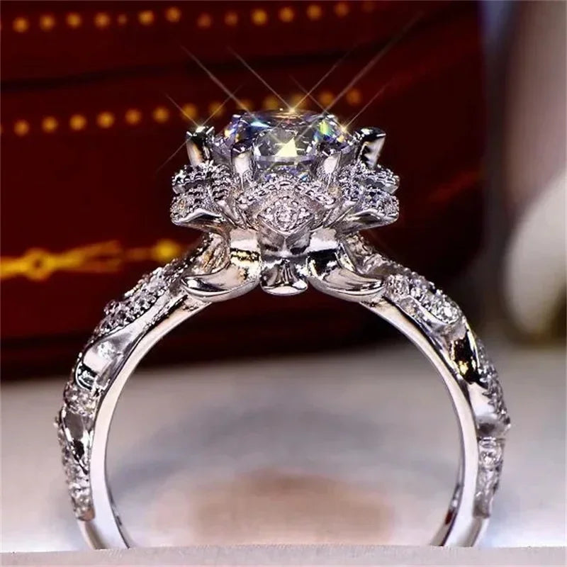 Fashion Ring Exquisite Inlaid Round Flower Stones Wedding Rings For Women Engagement Jewelry HipHop Party Gift Creative