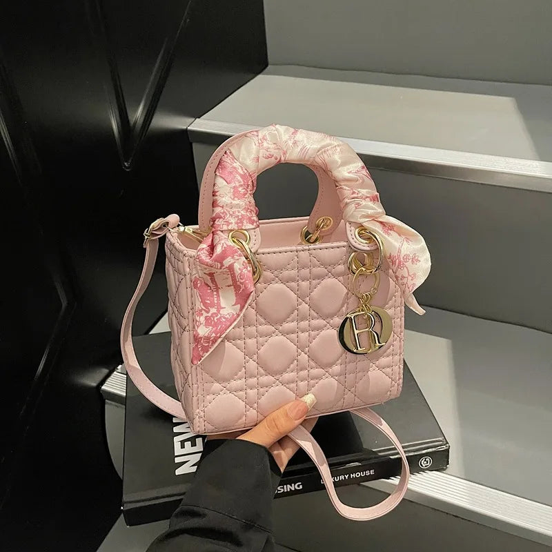 Women's Fashion Bag, Light Luxury Brand with Versatile Portable Shoulder Bag and Elegant Niche Design