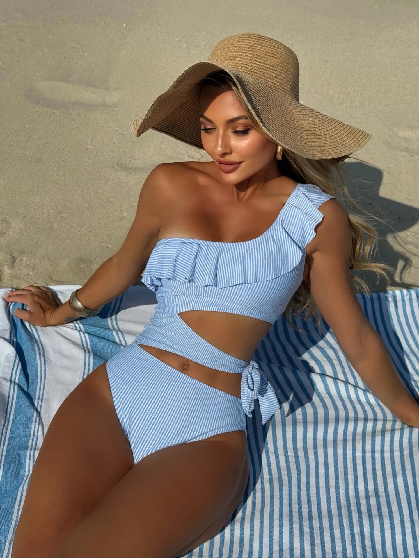 New One-piece Swimsuit with Ruffled Edges, Hollowed Out Lace Up Swimsuit for Women, High-end Feeling, Soaking in Hot Springs,