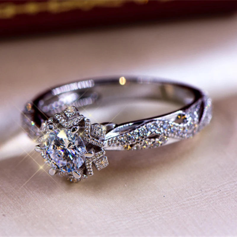Fashion Ring Exquisite Inlaid Round Flower Stones Wedding Rings For Women Engagement Jewelry HipHop Party Gift Creative
