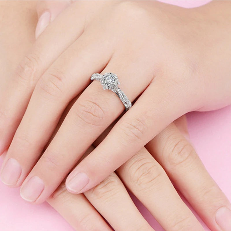 Fashion Ring Exquisite Inlaid Round Flower Stones Wedding Rings For Women Engagement Jewelry HipHop Party Gift Creative