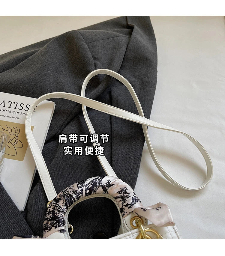 Women's Fashion Bag, Light Luxury Brand with Versatile Portable Shoulder Bag and Elegant Niche Design