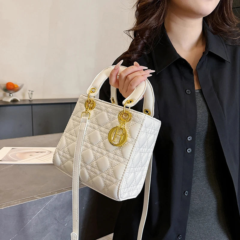 Fashionable Shopper Bag With Unique Trendy Style And Large Capacity For Business Women Commuter Essentials