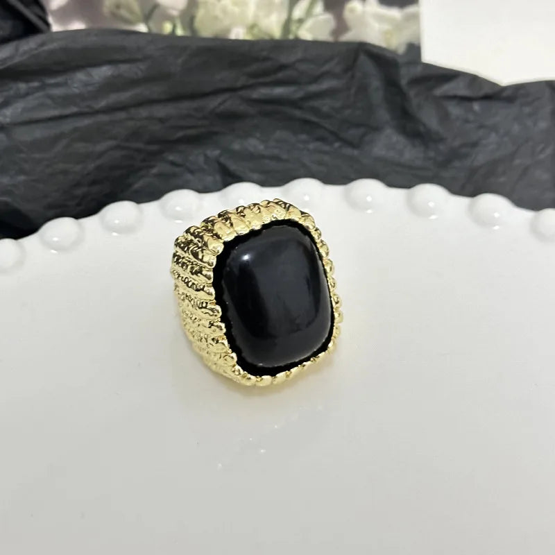 French fashion temperament elegant classic light luxury wide face ring, suitable for women