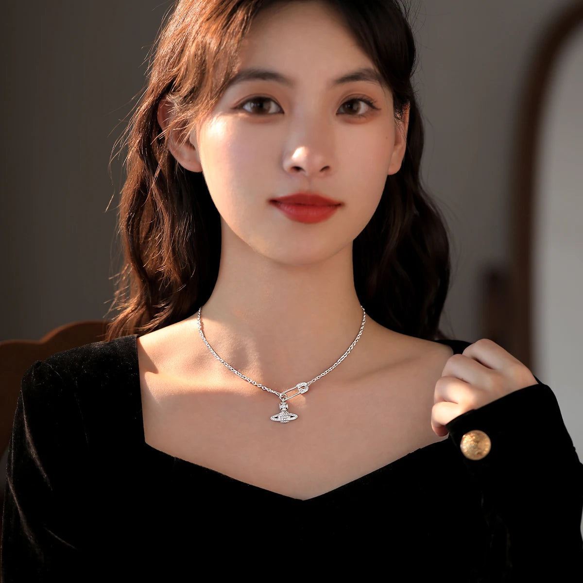 Ele Queen Elizabeth II Nelace Women's Unique Design High-End Clavicle Chain 2025 New ular Trendy Ne Chain Accory