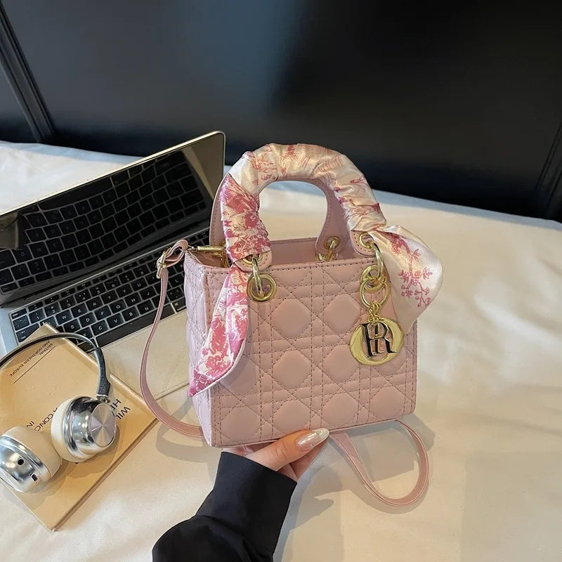 Women's Fashion Bag, Light Luxury Brand with Versatile Portable Shoulder Bag and Elegant Niche Design