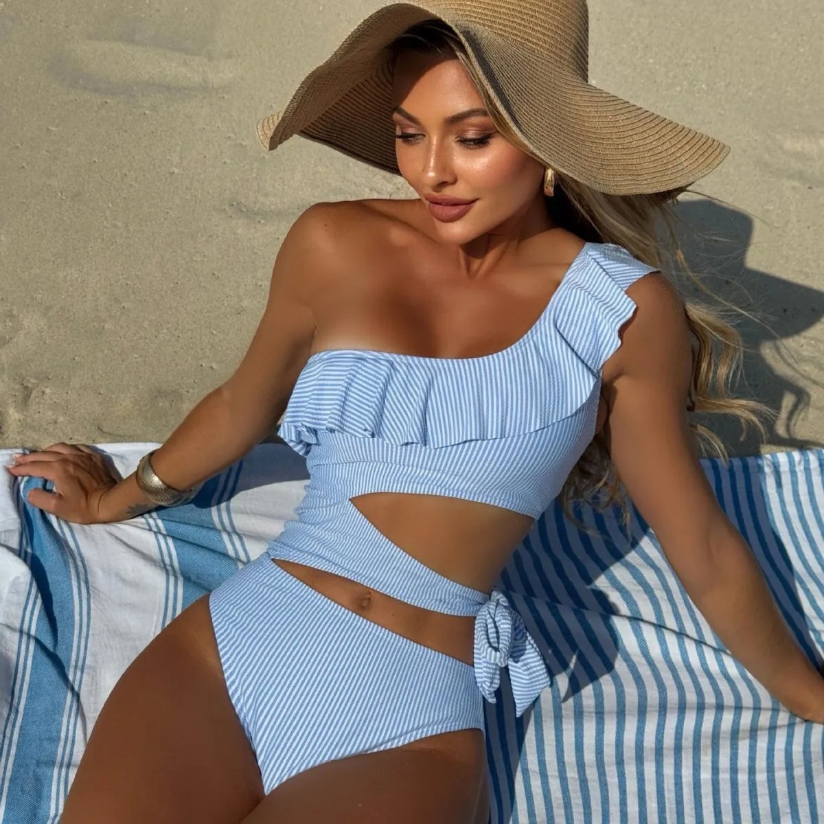 New One-piece Swimsuit with Ruffled Edges, Hollowed Out Lace Up Swimsuit for Women, High-end Feeling, Soaking in Hot Springs,