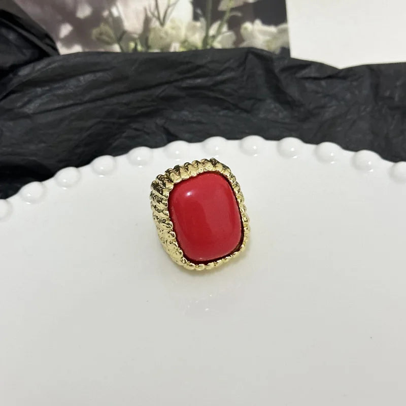 French fashion temperament elegant classic light luxury wide face ring, suitable for women