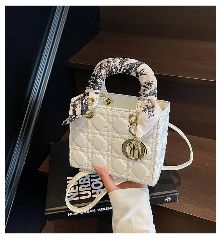 Women's Fashion Bag, Light Luxury Brand with Versatile Portable Shoulder Bag and Elegant Niche Design