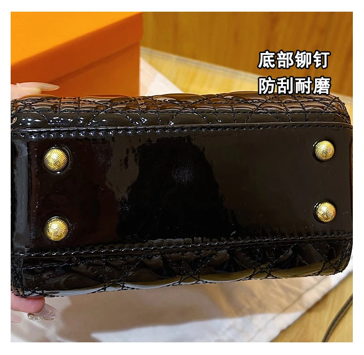 Fashionable Shopper Bag With Unique Trendy Style And Large Capacity For Business Women Commuter Essentials