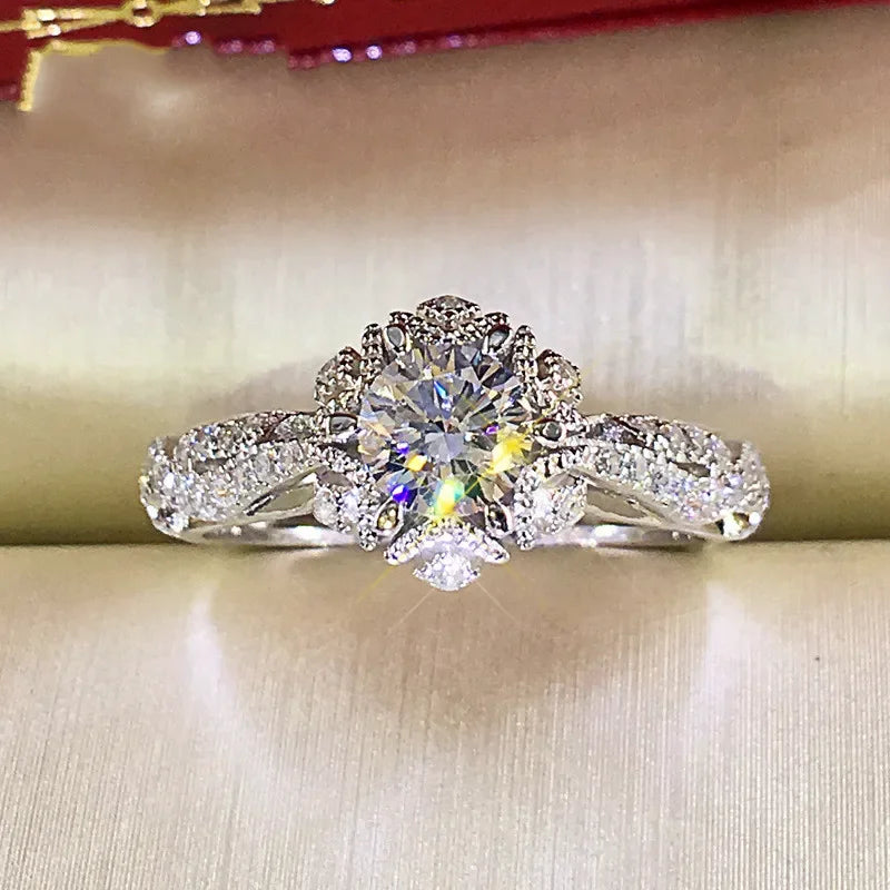 Fashion Ring Exquisite Inlaid Round Flower Stones Wedding Rings For Women Engagement Jewelry HipHop Party Gift Creative