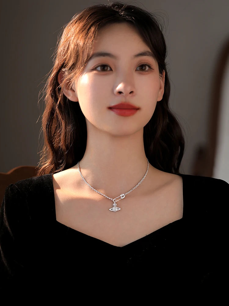Ele Queen Elizabeth II Nelace Women's Unique Design High-End Clavicle Chain 2025 New ular Trendy Ne Chain Accory