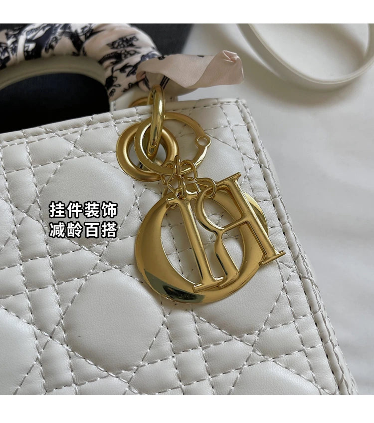 Women's Fashion Bag, Light Luxury Brand with Versatile Portable Shoulder Bag and Elegant Niche Design