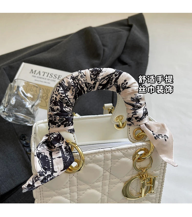 Women's Fashion Bag, Light Luxury Brand with Versatile Portable Shoulder Bag and Elegant Niche Design