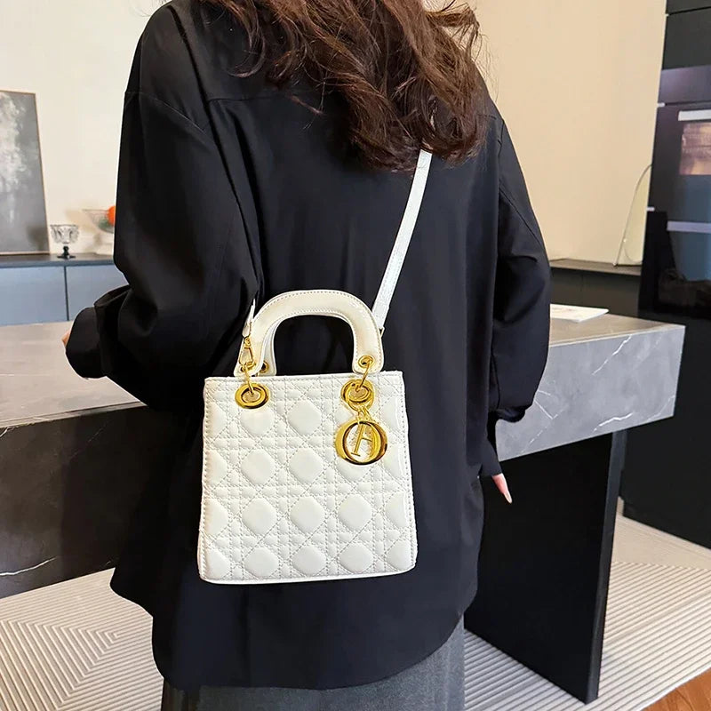 Fashionable Shopper Bag With Unique Trendy Style And Large Capacity For Business Women Commuter Essentials