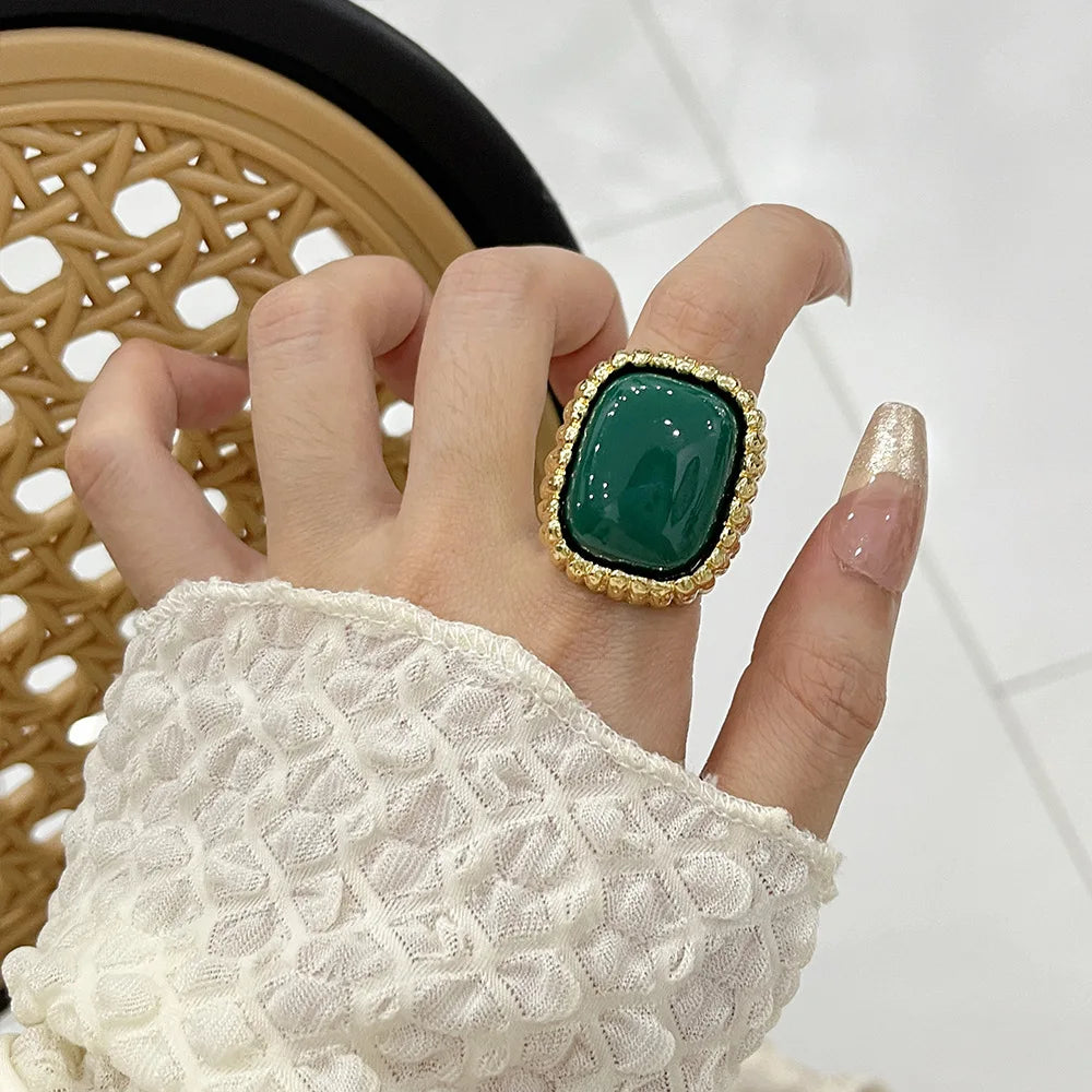 French fashion temperament elegant classic light luxury wide face ring, suitable for women