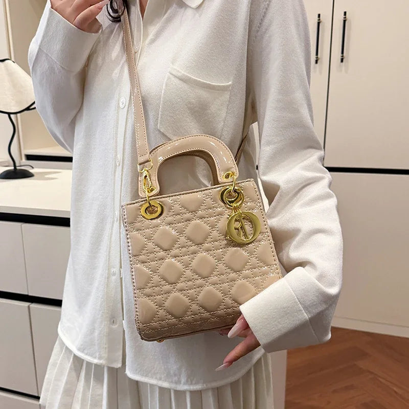 Fashionable Shopper Bag With Unique Trendy Style And Large Capacity For Business Women Commuter Essentials