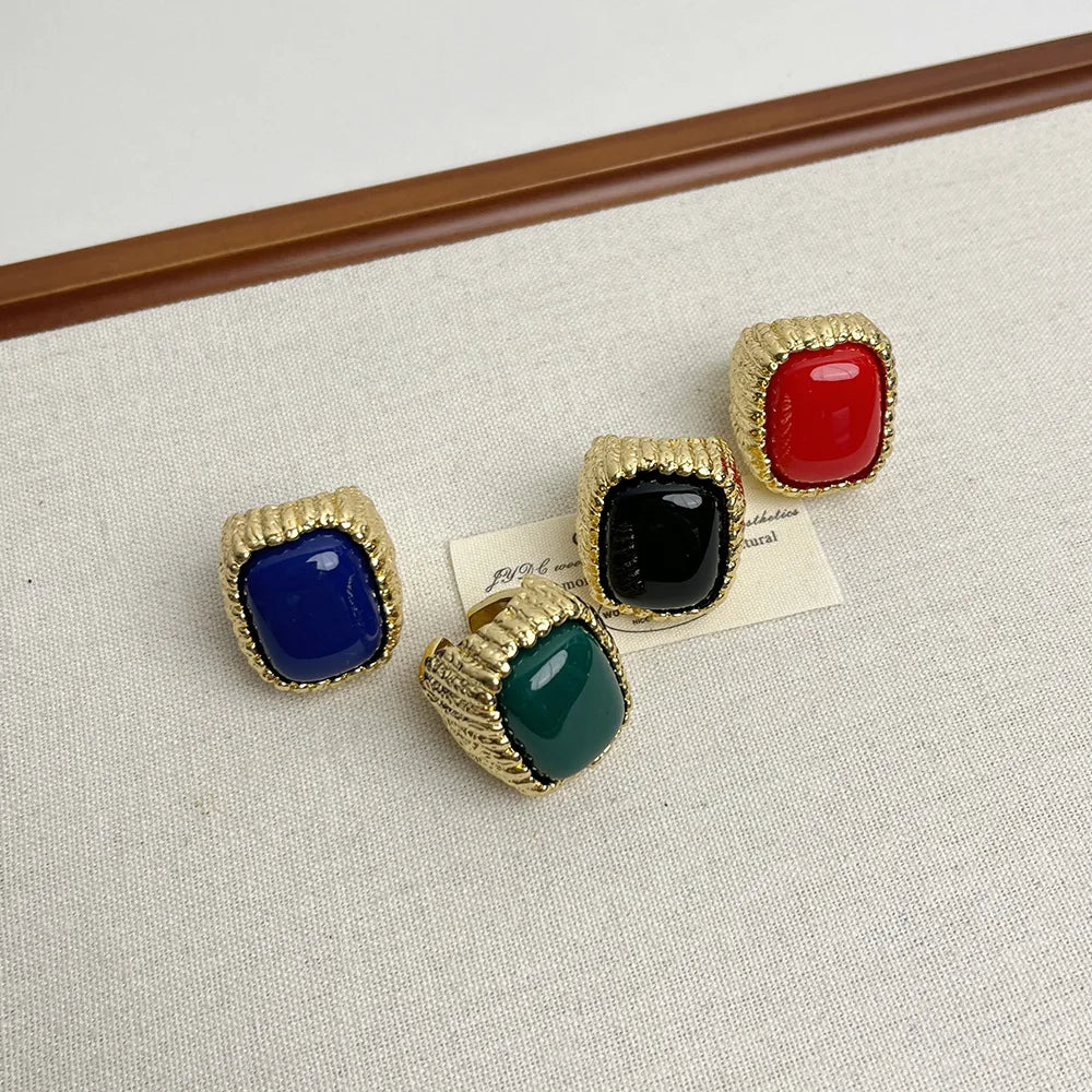 French fashion temperament elegant classic light luxury wide face ring, suitable for women